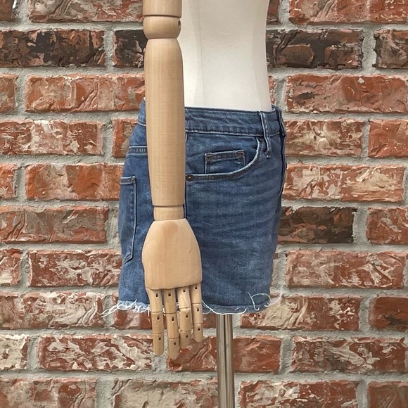 Universal Thread distressed blue jean shorts / size 2/26 / Excellent condition - Picture 8 of 16